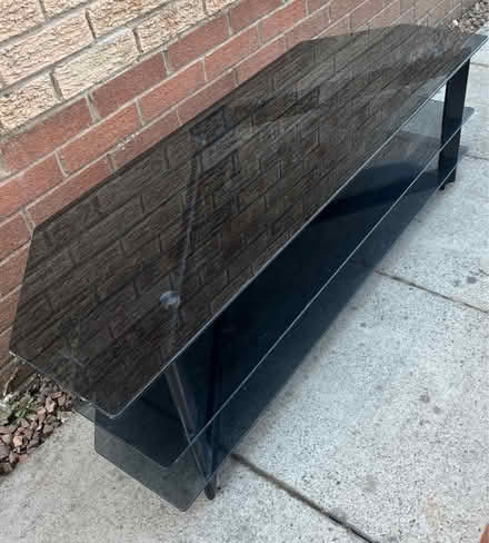 Photo of free TV stand (Eh54 9la) #2