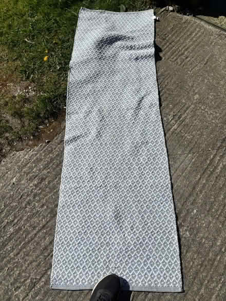 Photo of free X3 runners (SK17 Buxton) #1