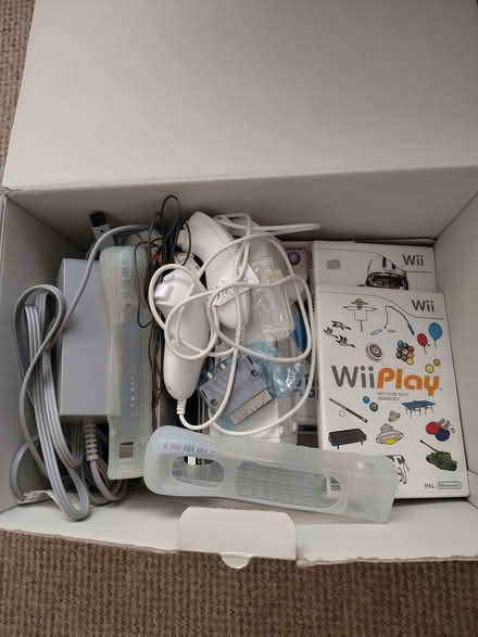 Photo of free Camera tripod and Wii sports pack (Pensby CH61) #2