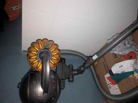 Photo of free Dyson hoover (N11 3qa nr new Southgate stn) #3