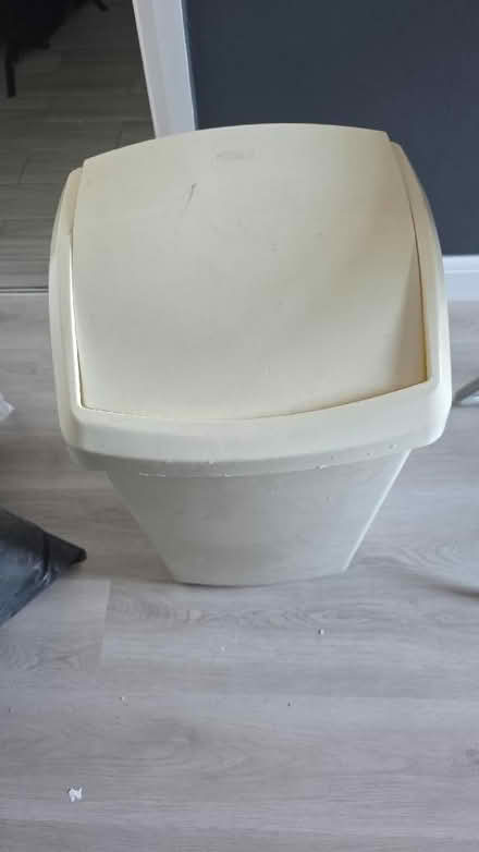 Photo of free Large kitchen bin (Acton W3) #1