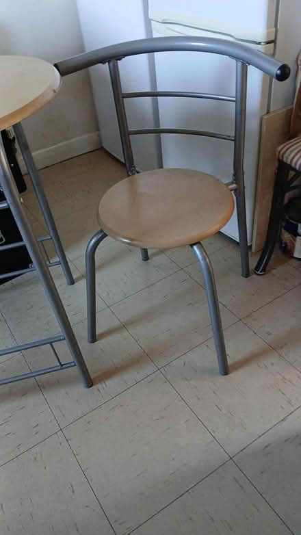 Photo of free 2 seat table and chairs (Draycott DE72) #2