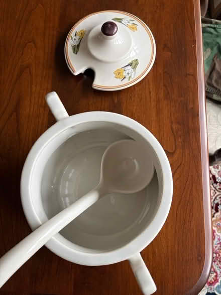 Photo of free Vintage Floral Tureen with Ladle (Belmont, MA) #3