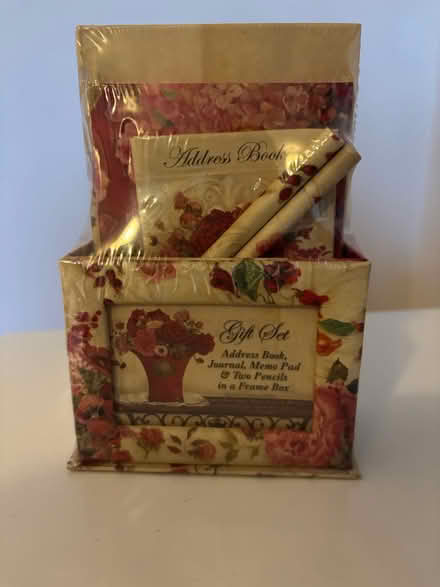 Photo of free Small Gift set (Streatham SW16) #1