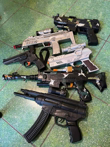 Photo of free 6 plastic toy guns (Norbiton KT1) #1