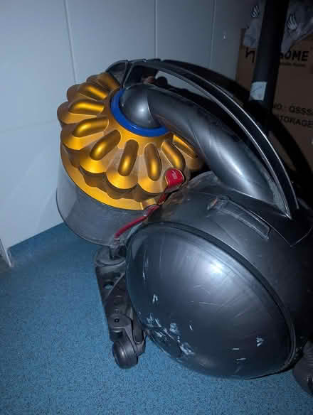 Photo of free Dyson hoover (N11 3qa nr new Southgate stn) #2