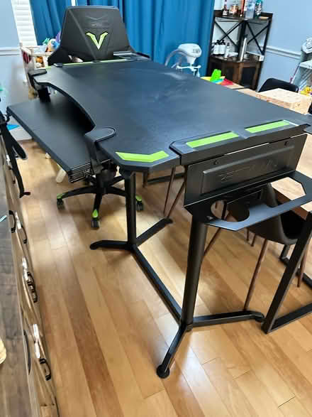 Photo of free Desk and computer chair (Celebration) #3