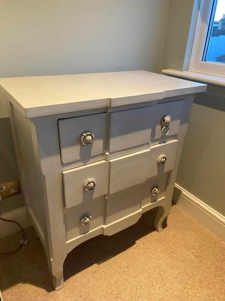 Photo of free Small chest of drawers (Mortlake SW14) #1