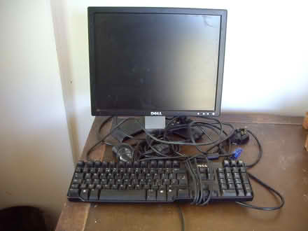 Photo of free Dell PC Computer screen & keyboard (Whitley SN12) #1
