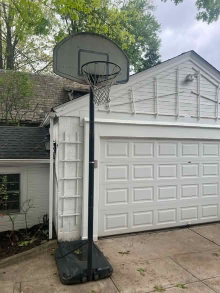 Photo of free Basketball hoop (Shadyside/N Oakland) #1
