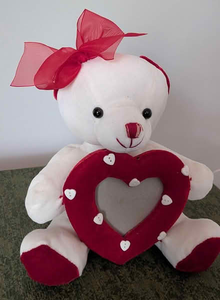 Photo of free Mother's Day heart photo plush bear (Pleasantville) #1