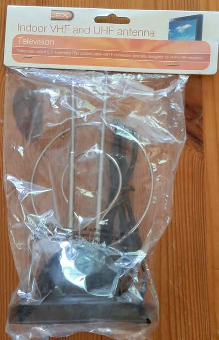 Photo of free Indoor VHF and UHF Antenna (Warsash SO31) #4