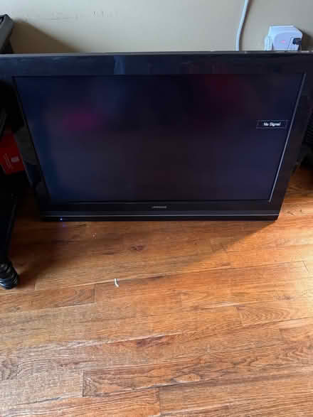 Photo of free 32 inch TV (Clason Point Bronx NY) #2