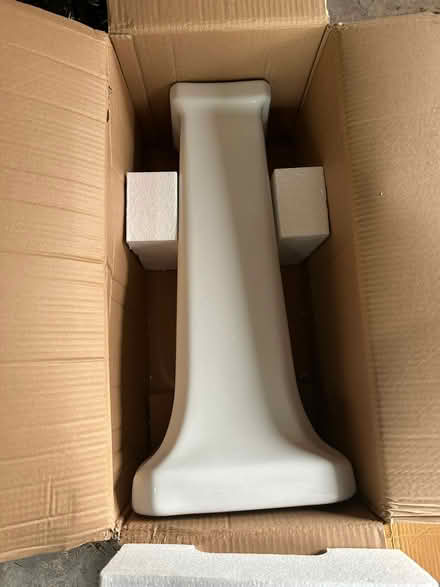 Photo of free sink pedestal (Hockerley SK23) #1
