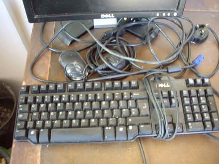 Photo of free Dell PC Computer screen & keyboard (Whitley SN12) #3