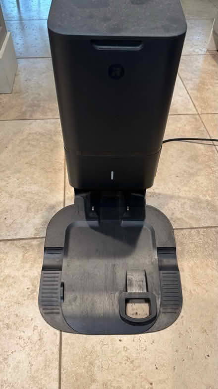 Photo of free Roombo i6 vacuum (East Lansing) #2