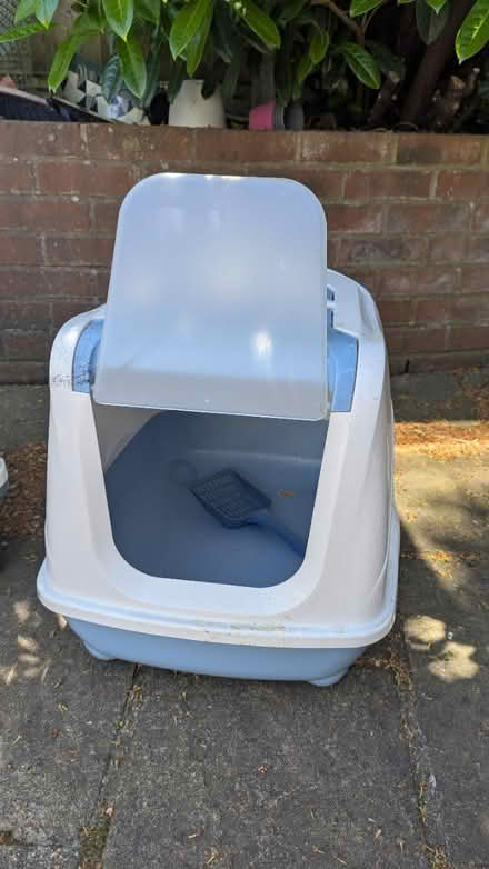 Photo of free Cat litter box XL (CR0) #1