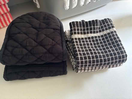 Photo of free 4x hand towels & 2x oven mitts (South Kensington W8) #1