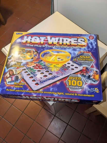 Photo of free Hot Wires Electronic Experiment Kit (Ludlow SY8) #1