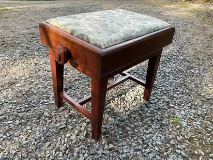 Photo of free Adjustable piano stool (Obley SY7) #3