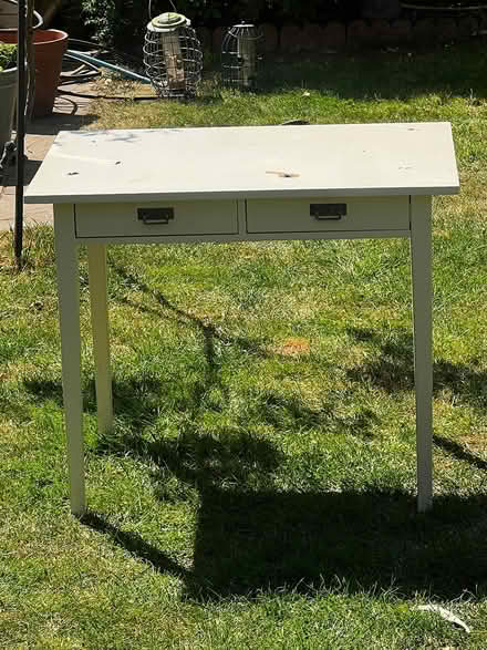 Photo of free Desk/table (Isleworth TW7) #1
