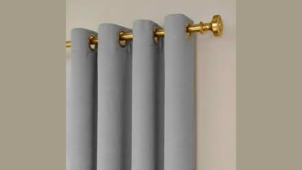 Photo of Curtain Pole (180cm to a maximum of 200cm) (Tilehurst RG30) #1