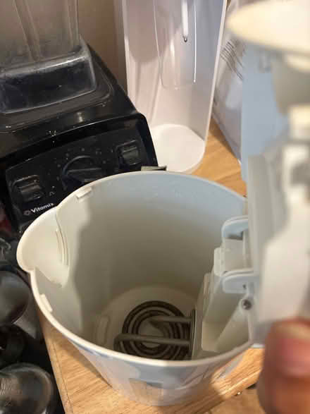 Photo of free Functioning kettle (SE17) #2
