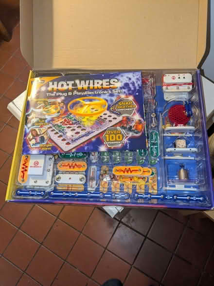 Photo of free Hot Wires Electronic Experiment Kit (Ludlow SY8) #2