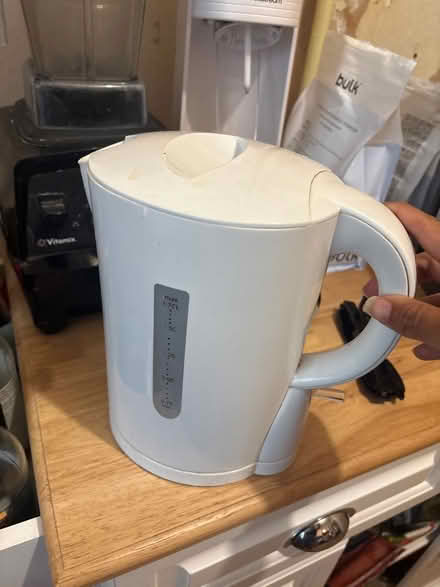 Photo of free Functioning kettle (SE17) #1