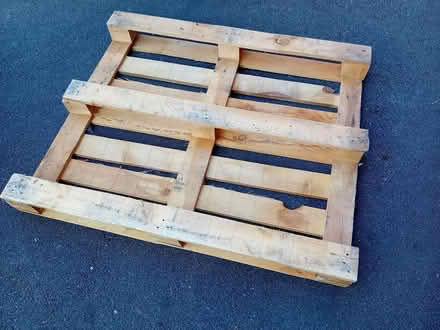 Photo of free Standard UK Wood Pallet (Down Barn SP4) #3