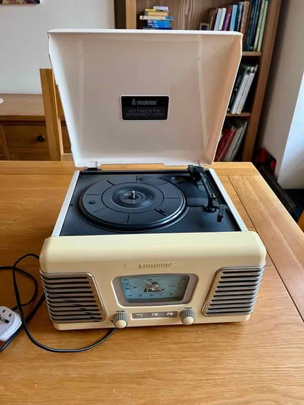 Photo of free Reproduction Retro Record Player (Barking IG11) #2