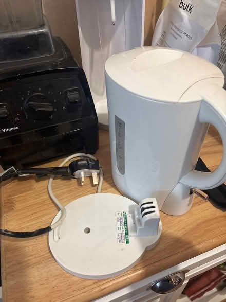 Photo of free Functioning kettle (SE17) #3