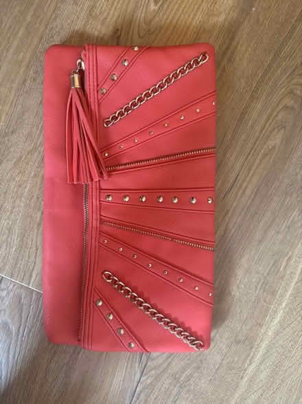 Photo of free Coral clutch (Robin Hood WF3) #1