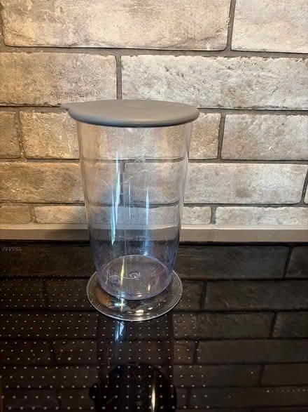 Photo of free Measuring beaker with silicone lid (Tilehurst RG30) #1