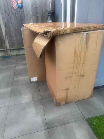 Photo of free Big empty cartoon/ box (Pitsea market) #1