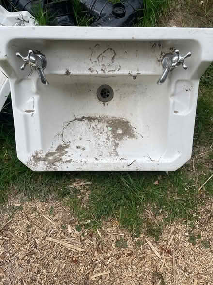 Photo of free Sinks (TN31) #1