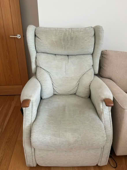 Photo of free Operational electric recliner chair (Bourne end) #1