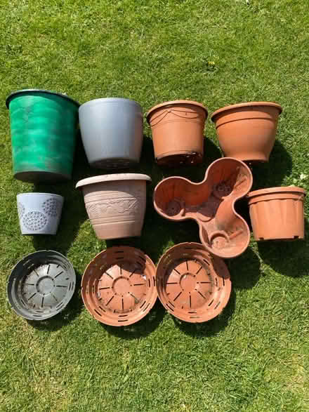Photo of free Bundle of medium sized plant pots (Bridlington) #1