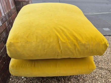 Photo of free 2 x Cushions, 2 x Mirrors (Feltham TW13) #1