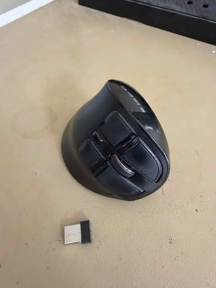 Photo of free Ergonomic Vertical Mouse (Round Hill BN2) #4