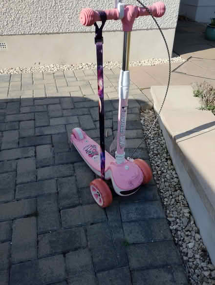 Photo of free Girls pink scooter 4-6yrs (Craigleith EH4) #2