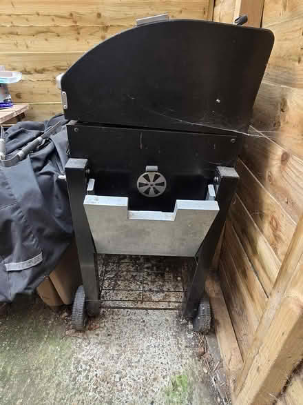 Photo of free BBQ Large (CT21) #3