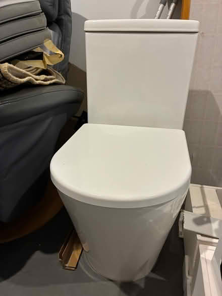 Photo of free Toilet & cistern + some fittings (Thirroul) #1