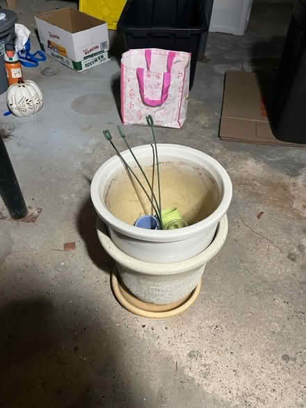 Photo of free Plant pots big and small (Woburn) #2