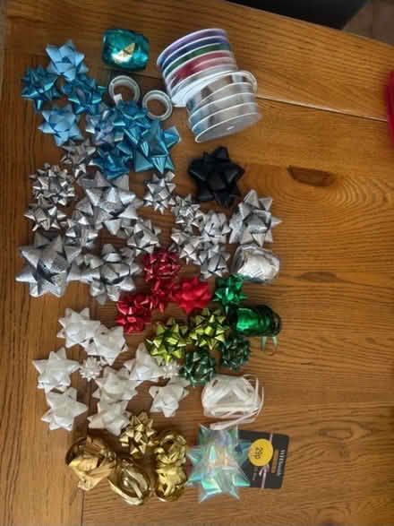 Photo of free Huge bundle of bows and ribbon for wrapping (CT6) #1