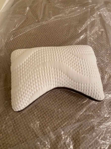 Photo of free Like-new bed pillows (Near Michael’s on Homestead) #4