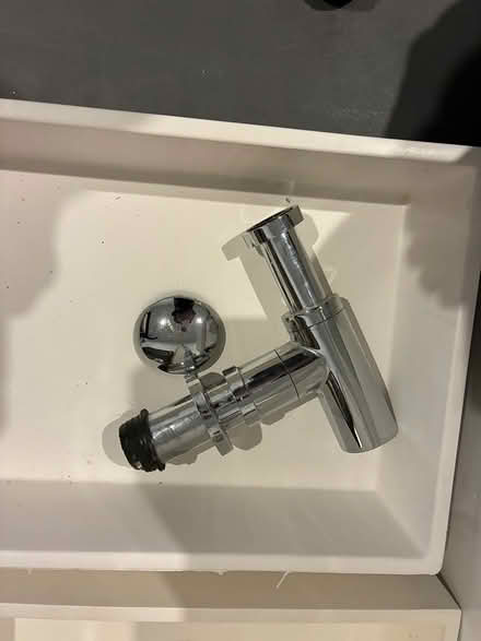 Photo of free Toilet & cistern + some fittings (Thirroul) #4