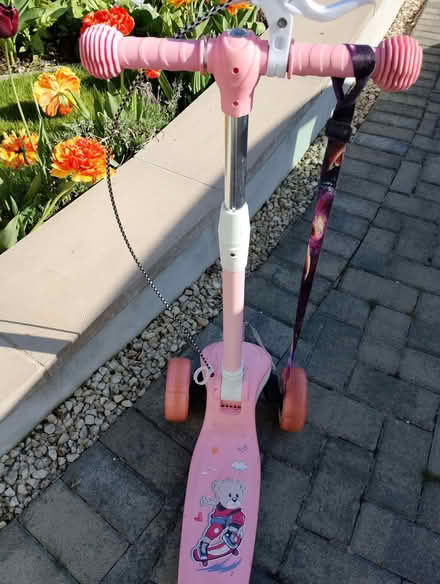 Photo of free Girls pink scooter 4-6yrs (Craigleith EH4) #4