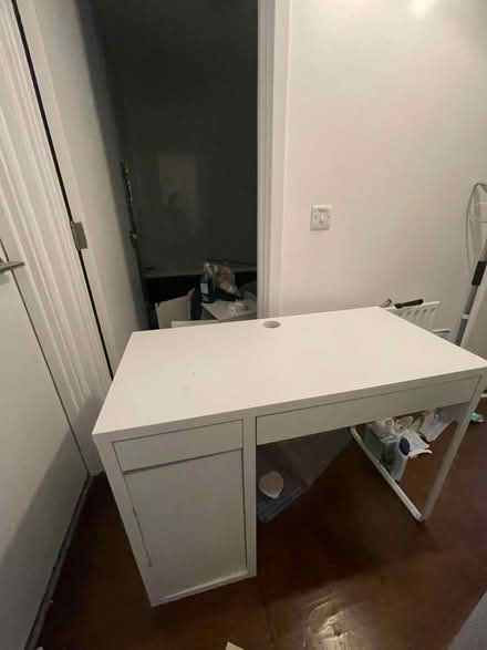 Photo of free White desk (Carshalton SM5) #3