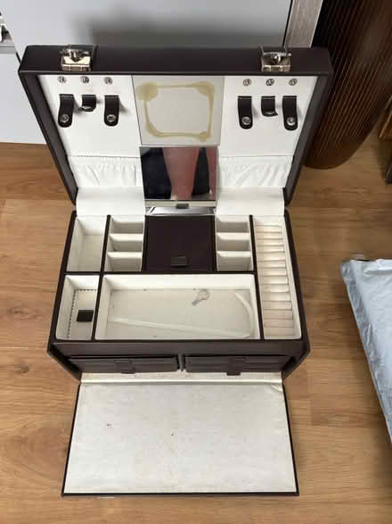 Photo of free Jewellery Box - mirror needs glue (Sonning RG4) #2